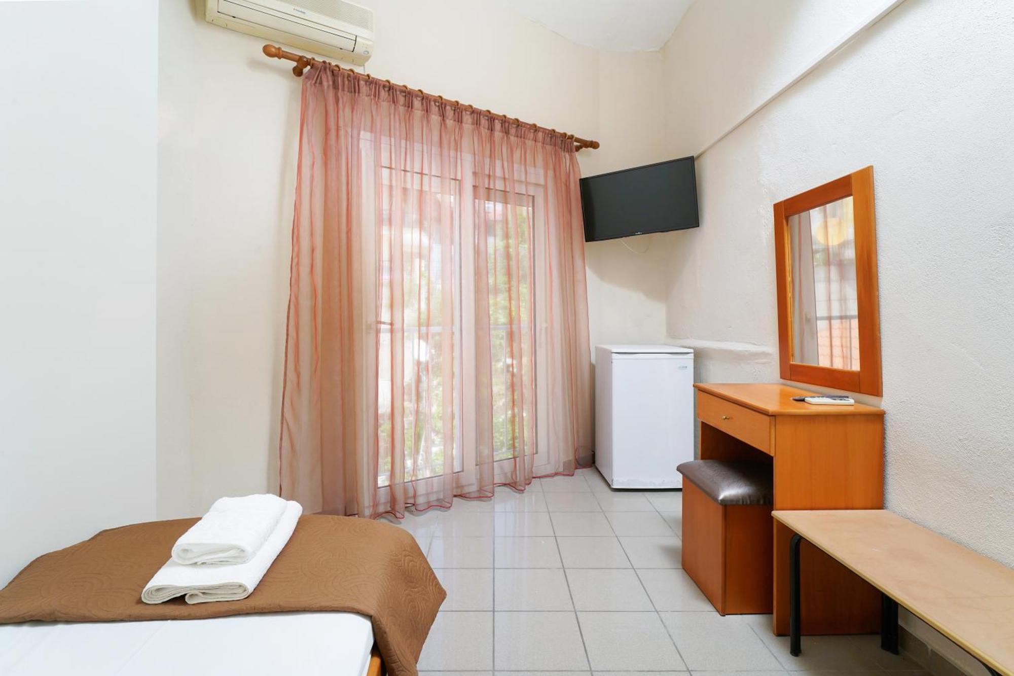 Hotel Papageorgiou Лименария Екстериор снимка